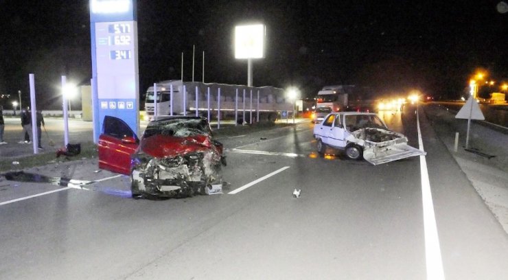 Aksaray’da otomobiller kafa kafaya çarpıştı: 1 ölü