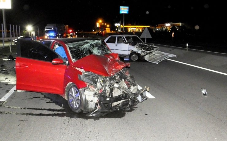 Aksaray’da otomobiller kafa kafaya çarpıştı: 1 ölü