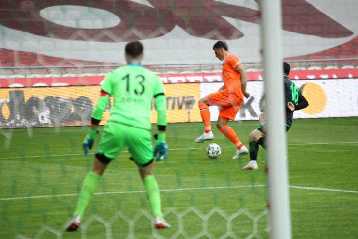 Süper Lig: Konyaspor: 0 - Medipol Başakşehir 0 (Maç devam ediyor)