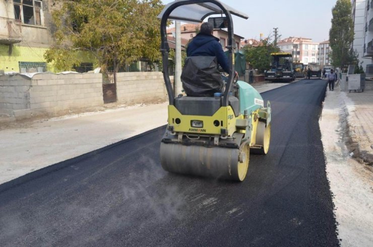 Ereğli Belediyesi sıcak asfalt çalışmalarını sürdürüyor