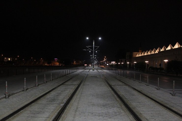 Konya’da cadde meydanlarda sessizlik