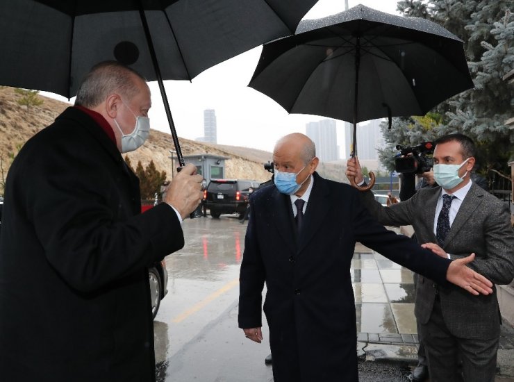 Cumhurbaşkanı Recep Tayyip Erdoğan, MHP Genel Başkanı Devlet Bahçeli’yi ziyaret ediyor.