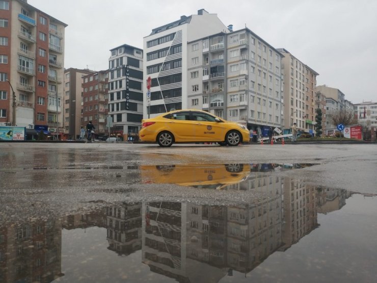 Eskişehir’de beklenen yağmur başladı