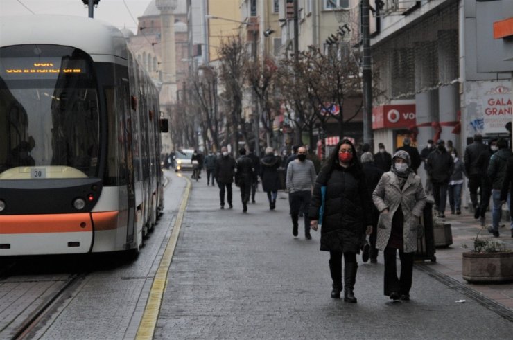 Eskişehir’de beklenen yağmur başladı