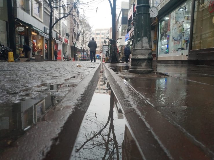 Eskişehir’de beklenen yağmur başladı