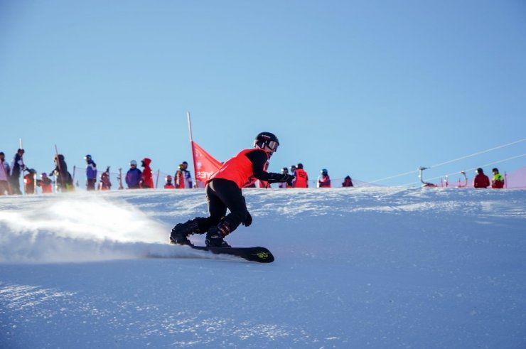 Snowboard İl Birinciliği Nefes Kesti