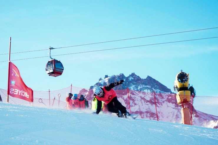 Snowboard İl Birinciliği Nefes Kesti