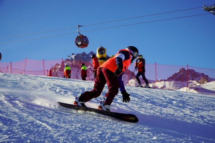 Snowboard İl Birinciliği Nefes Kesti