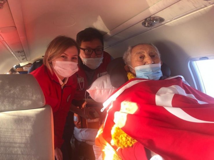 Türk halk bilimci Başgöz ambulans uçakla ABD’den Ankara’ya getirildi