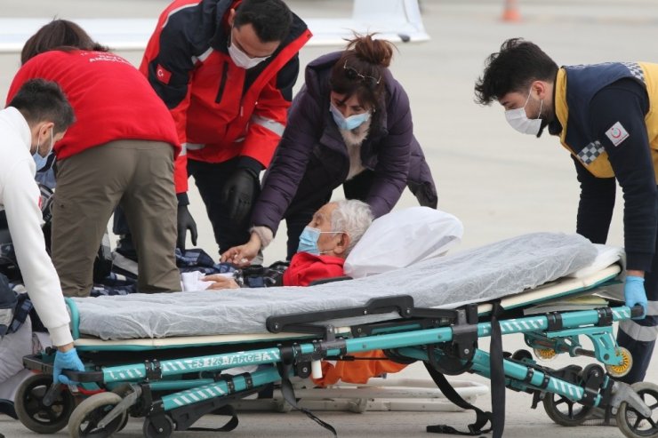 Türk halk bilimci Başgöz ambulans uçakla ABD’den Ankara’ya getirildi