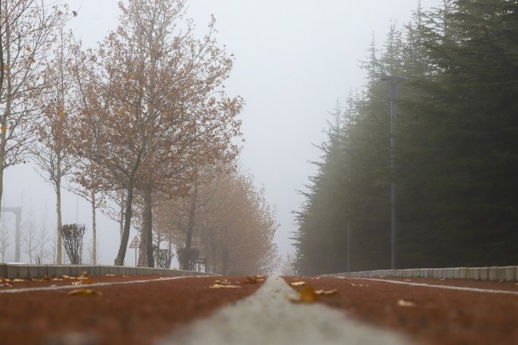 Başkent güne sisle uyandı