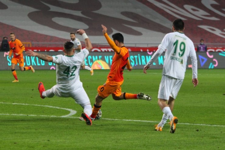 Süper Lig: Konyaspor: 1 - Galatasaray: 1 (İlk yarı)