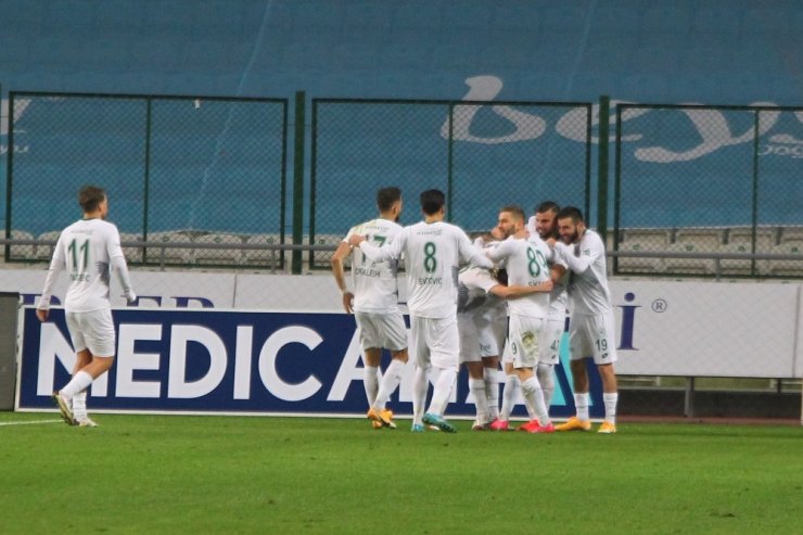 Süper Lig: Konyaspor: 1 - Galatasaray: 1 (İlk yarı)