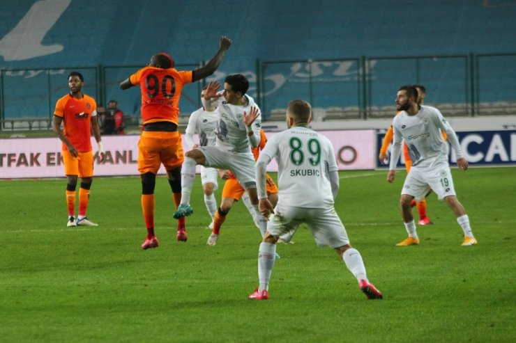 Süper Lig: Konyaspor: 1 - Galatasaray: 1 (İlk yarı)