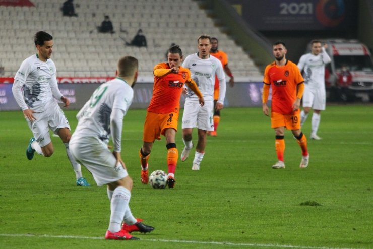 Süper Lig: Konyaspor: 1 - Galatasaray: 1 (İlk yarı)