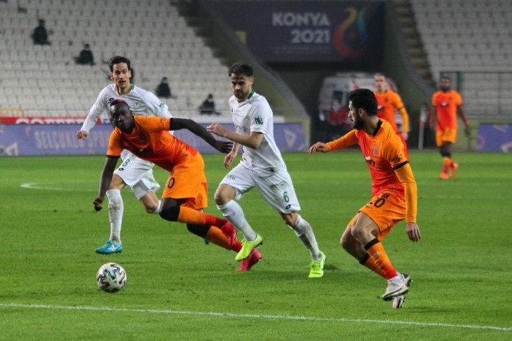 Süper Lig: Konyaspor: 1 - Galatasaray: 1 (İlk yarı)