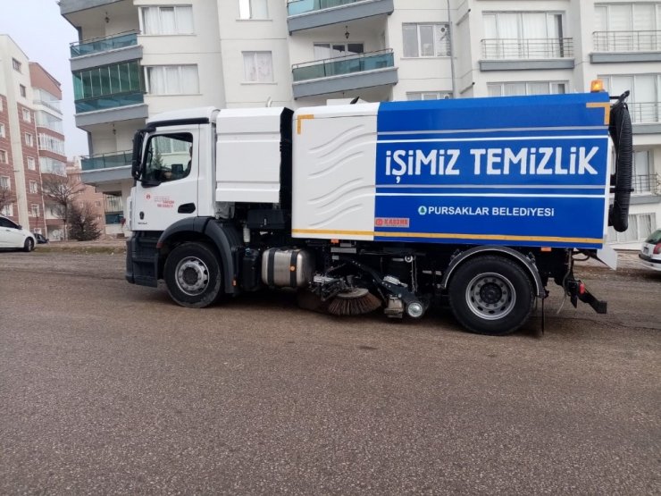 Pursaklar Belediyesinden cadde ve sokaklarda adım adım temizlik