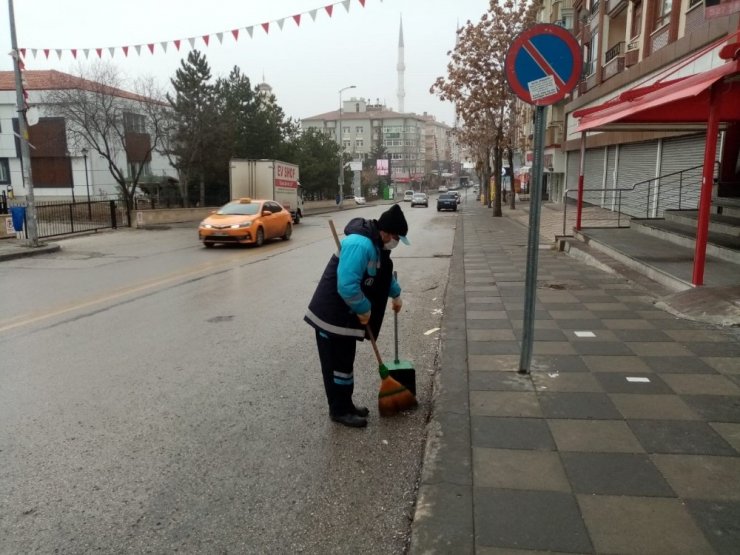 Pursaklar Belediyesinden cadde ve sokaklarda adım adım temizlik