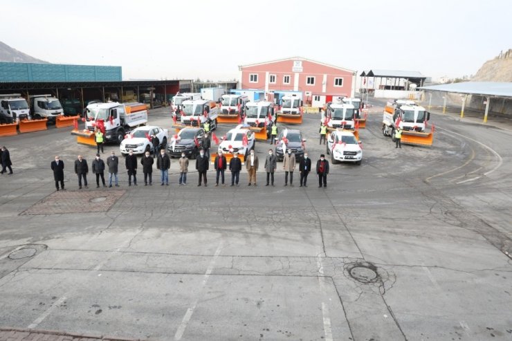 Yeni hizmet araçları meclis üyelerine tanıtıldı