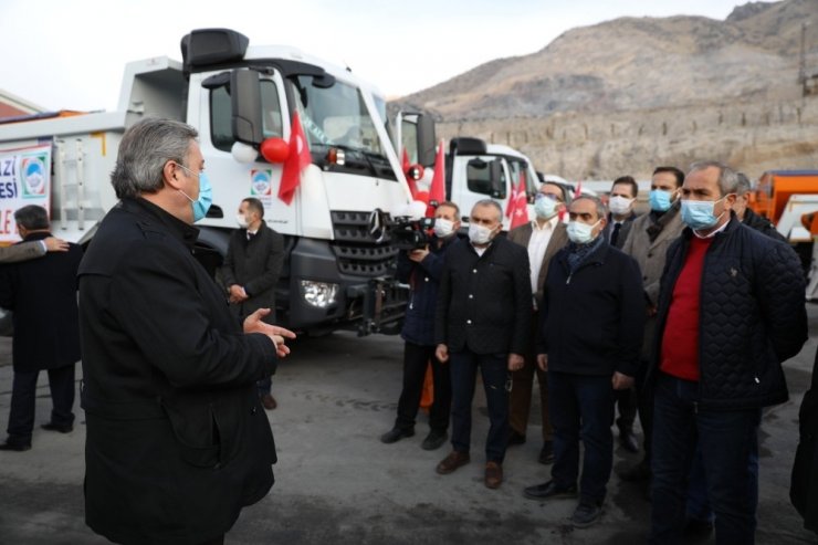 Yeni hizmet araçları meclis üyelerine tanıtıldı