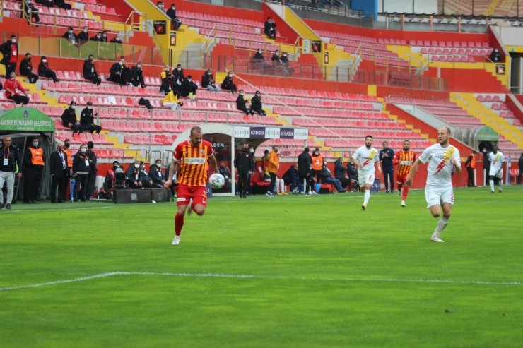 Süper Lig: Kayserispor: 1 - Yeni Malatyaspor: 0 (İlk Yarı)