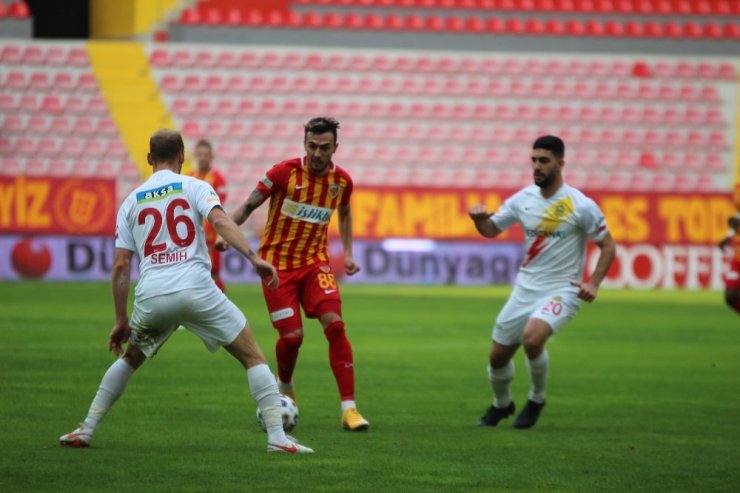 Süper Lig: Kayserispor: 1 - Yeni Malatyaspor: 0 (İlk Yarı)