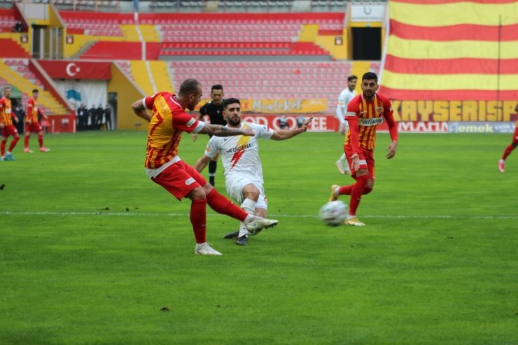 Süper Lig: Kayserispor: 1 - Yeni Malatyaspor: 0 (İlk Yarı)