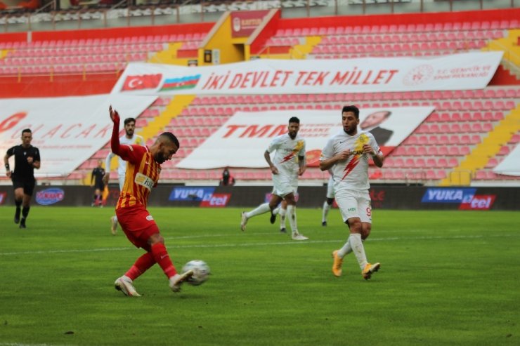 Süper Lig: Kayserispor: 1 - Yeni Malatyaspor: 0 (İlk Yarı)