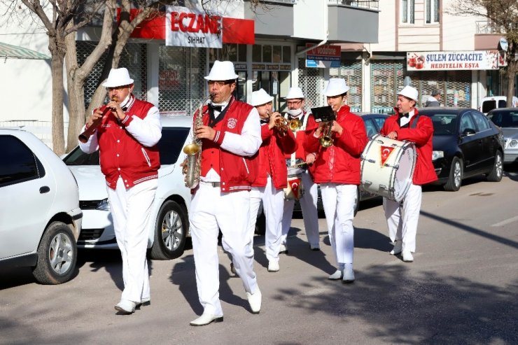 Sokağa çıkma kısıtlamasında Aksaray’da bando konseri