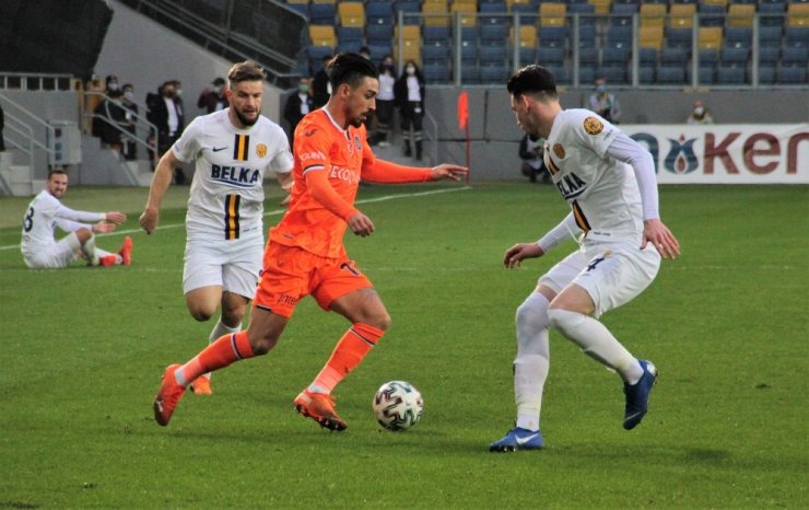 Süper Lig: MKE Ankaragücü: 1 - Medipol Başakşehir: 1 (İlk yarı)