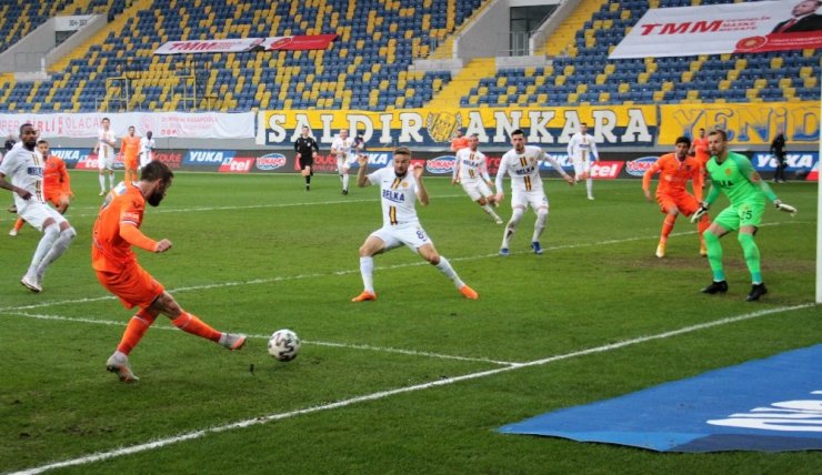 Süper Lig: MKE Ankaragücü: 1 - Medipol Başakşehir: 1 (İlk yarı)