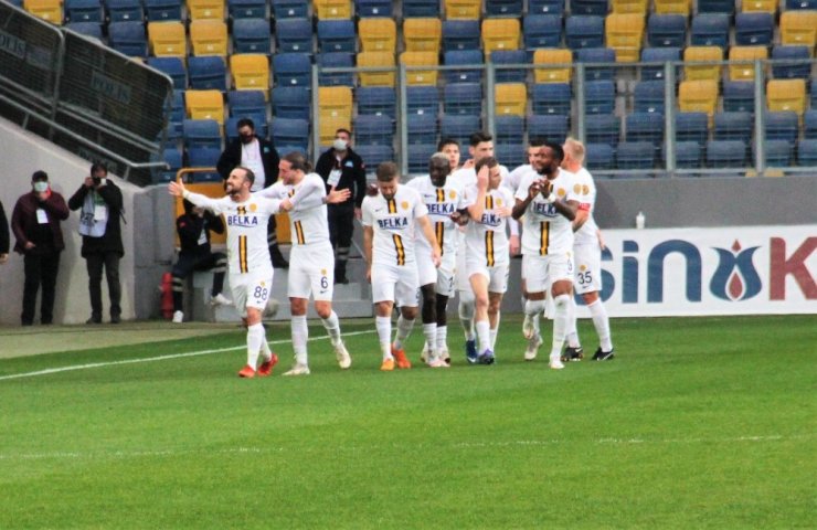 Süper Lig: MKE Ankaragücü: 1 - Medipol Başakşehir: 1 (İlk yarı)