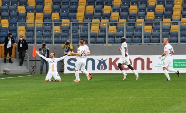 Süper Lig: MKE Ankaragücü: 1 - Medipol Başakşehir: 1 (İlk yarı)