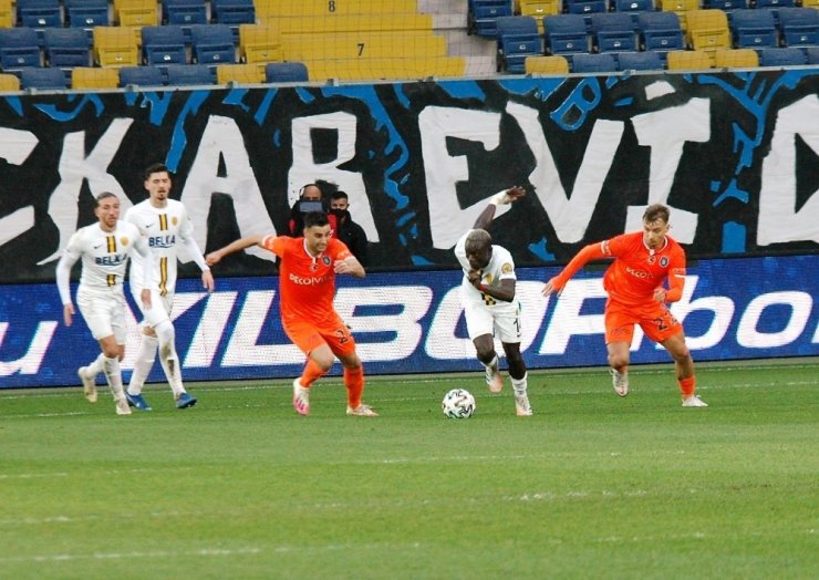 Süper Lig: MKE Ankaragücü: 1 - Medipol Başakşehir: 2 (Maç sonucu)