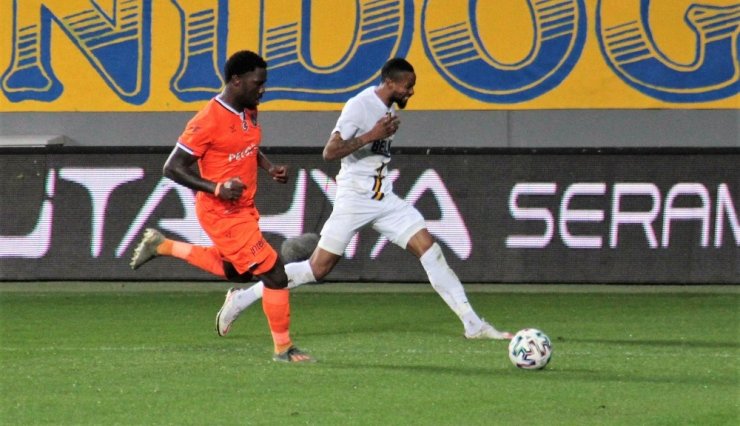 Süper Lig: MKE Ankaragücü: 1 - Medipol Başakşehir: 2 (Maç sonucu)