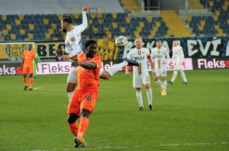 Süper Lig: MKE Ankaragücü: 1 - Medipol Başakşehir: 2 (Maç sonucu)