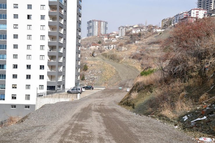 Mamak’ta yol açma çalışmaları hızla sürüyor