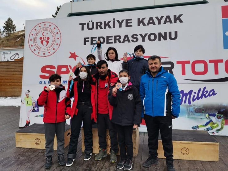 Kayseri. snowboard’da madalyaları topladı