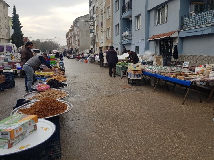 Pazarlar sabah boş, akşam tıklım tıklım dolu