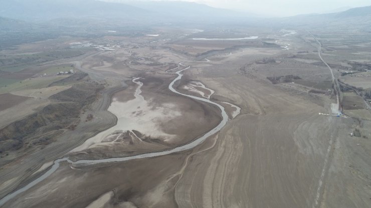 Ürküten görüntü, barajdan geriye nehir yatağı kaldı