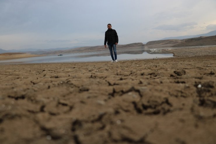 Ürküten görüntü, barajdan geriye nehir yatağı kaldı