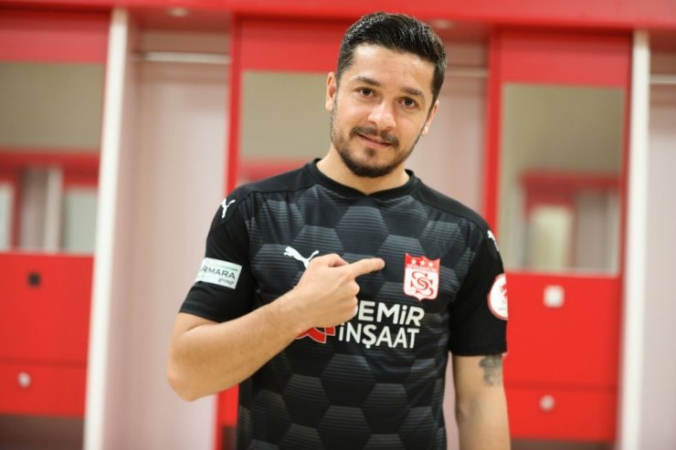 Sivasspor, Ahmet Oğuz’u kadrosuna kattı