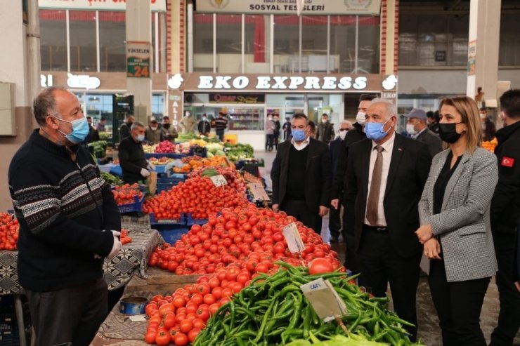 Vali Becel’den pazar esnafına ziyaret