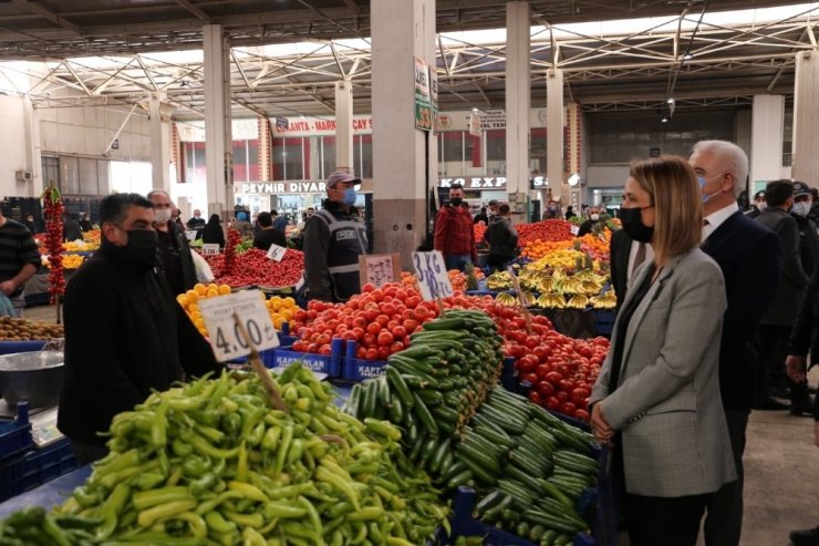 Vali Becel’den pazar esnafına ziyaret