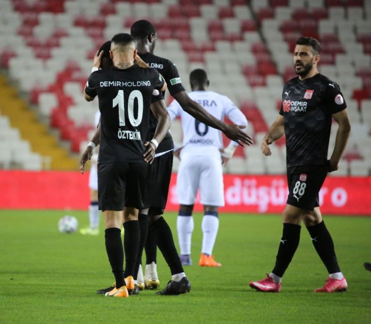 Ziraat Türkiye Kupası: D.G. Sivasspor: 1 - Adana Demirspor: 1 (İlk yarı)