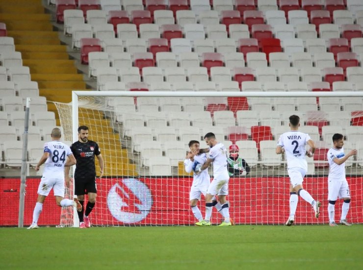 Ziraat Türkiye Kupası: D.G. Sivasspor: 1 - Adana Demirspor: 1 (İlk yarı)