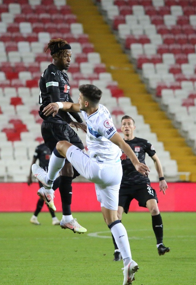 Ziraat Türkiye Kupası: D.G. Sivasspor: 1 - Adana Demirspor: 1 (İlk yarı)