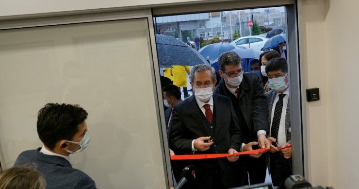 Ankara Üniversitesi’nden akıllı Covid-19 test kabini