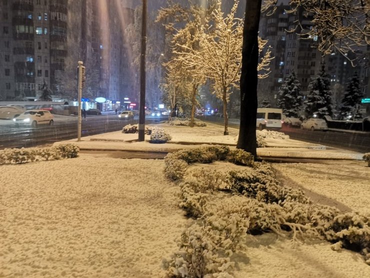 Kayseri’ye yılın ilk karı düştü