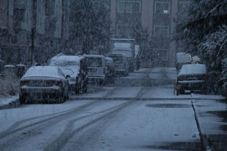 Nevşehir’e yılın ilk karı yağdı